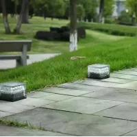 Садовый светильник Ice Cube тёплый белый 10×6×10 см • Уличный LED-фонарь на солнечной батарее для сада, дорожек и ландшафтной подсветки